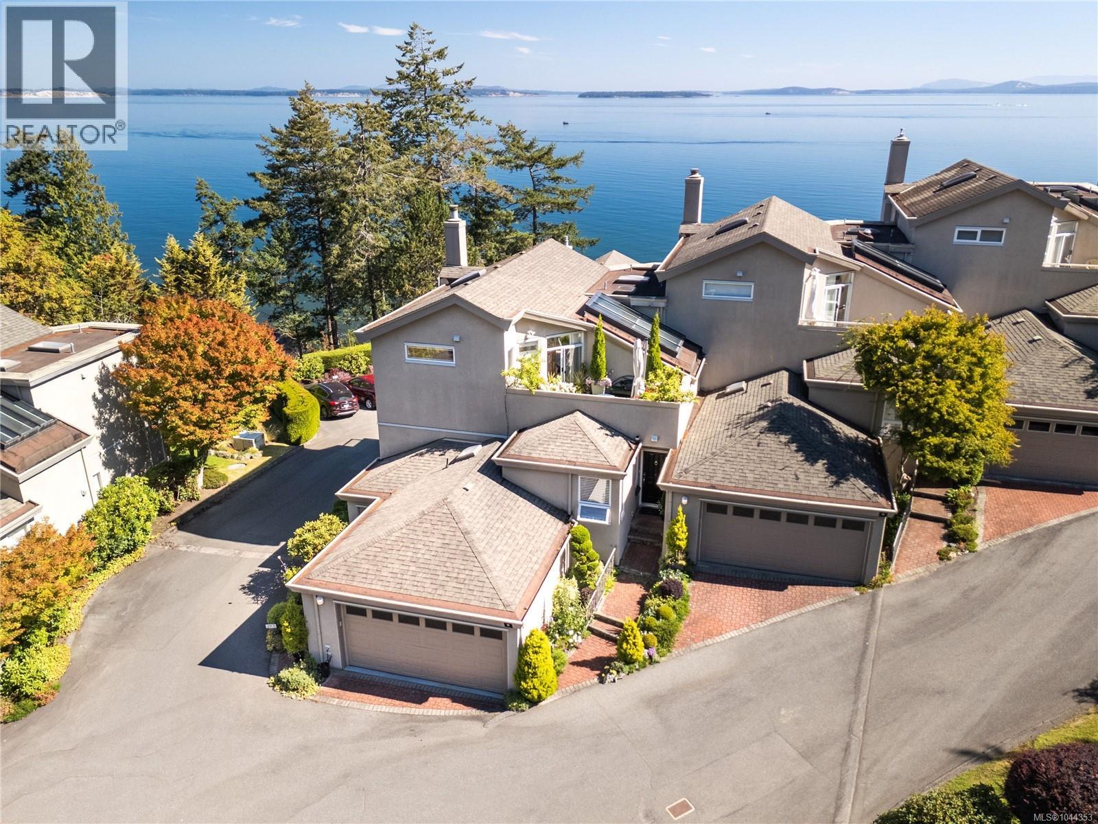 #5 4771 Cordova Bay Rd - 3