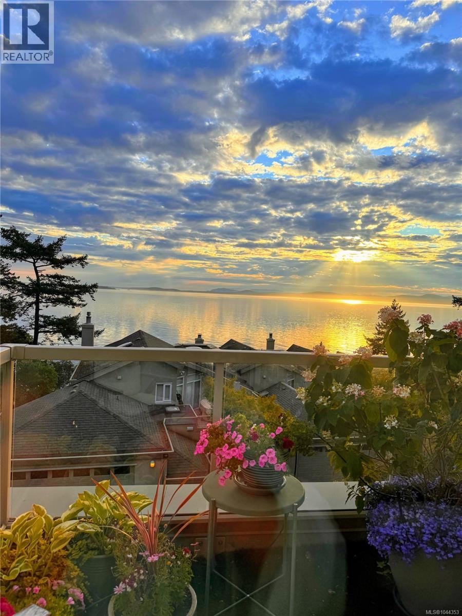 #5 4771 Cordova Bay Rd - 30