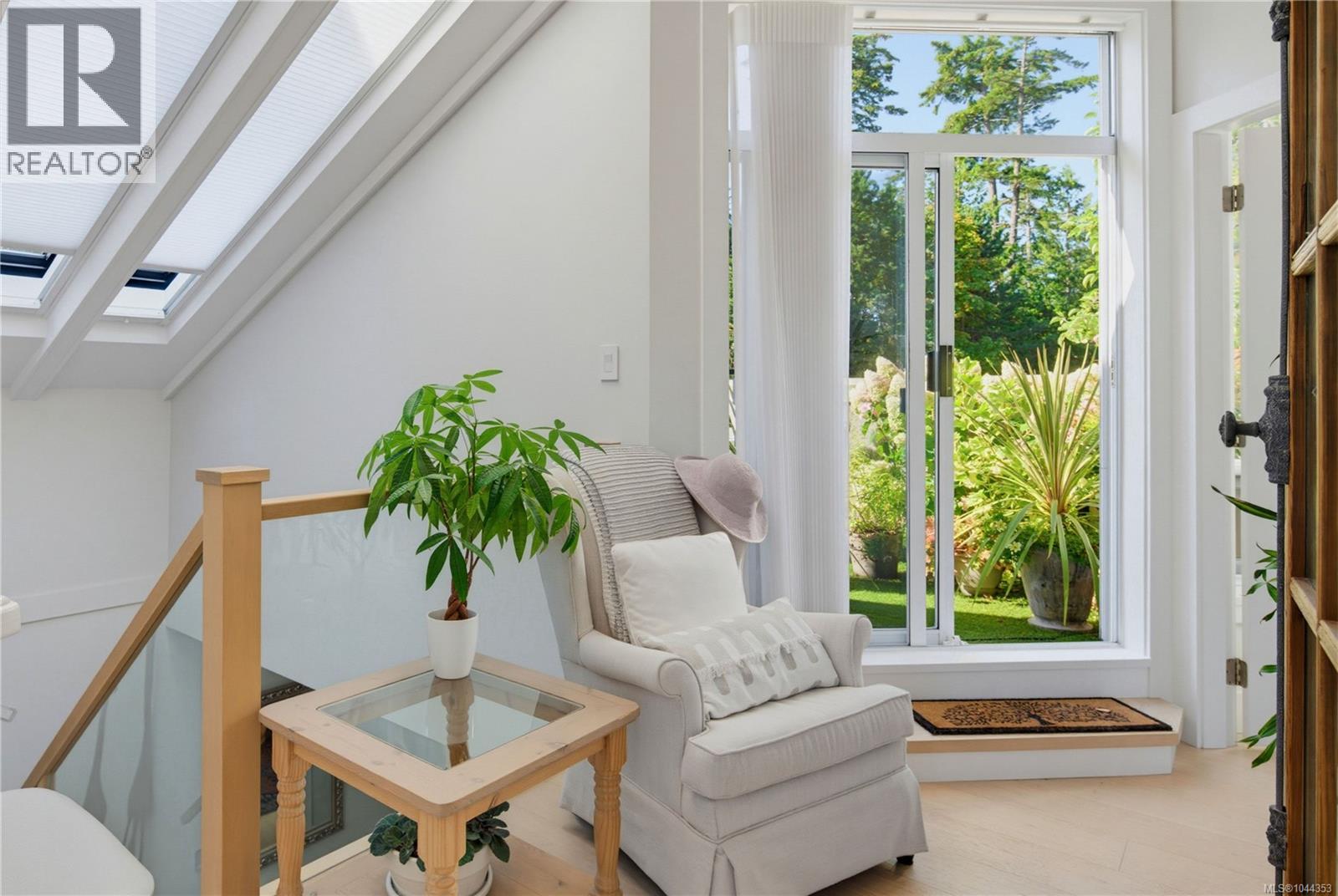 #5 4771 Cordova Bay Rd - Image 37