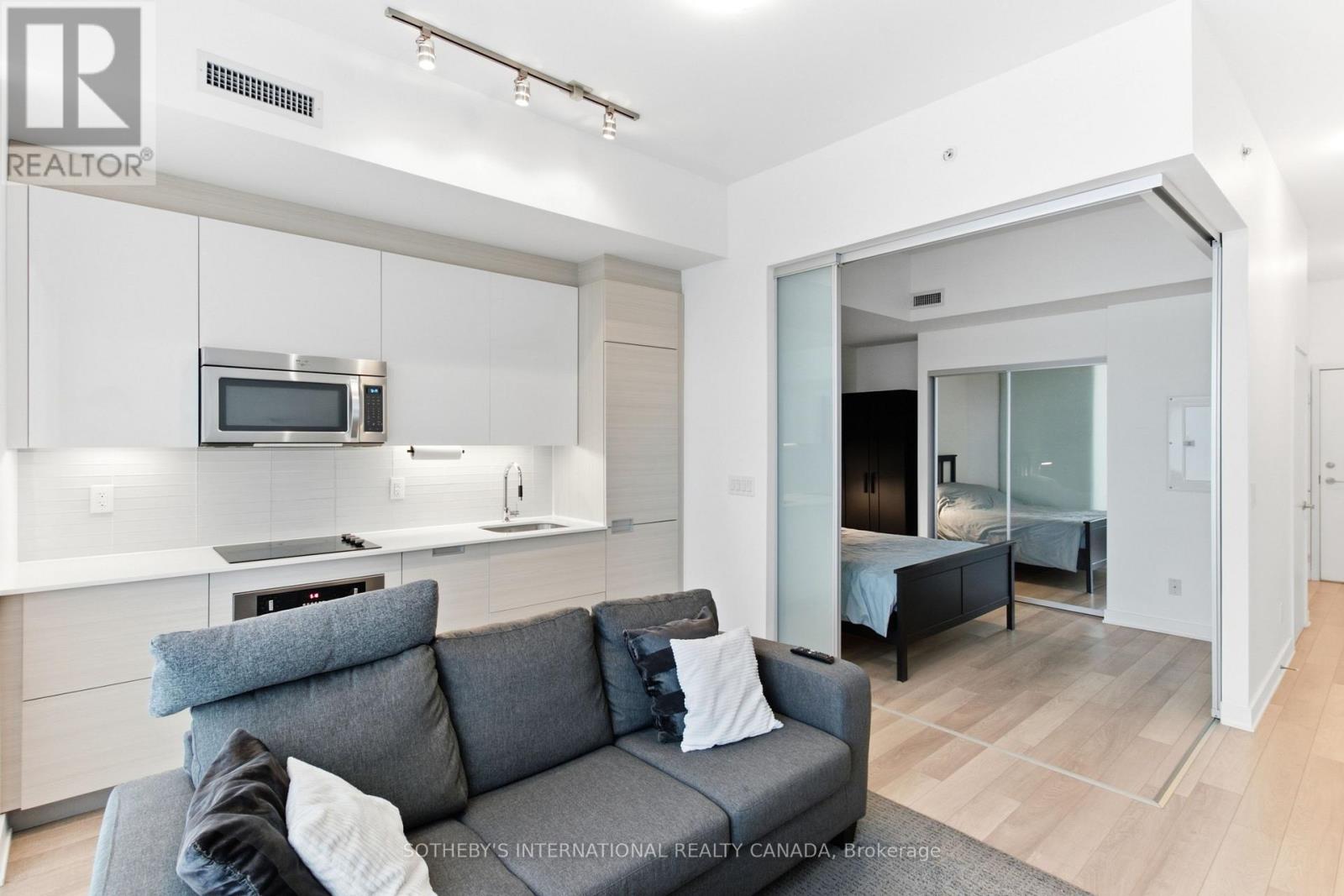 #1913 210 SIMCOE STREET - 11