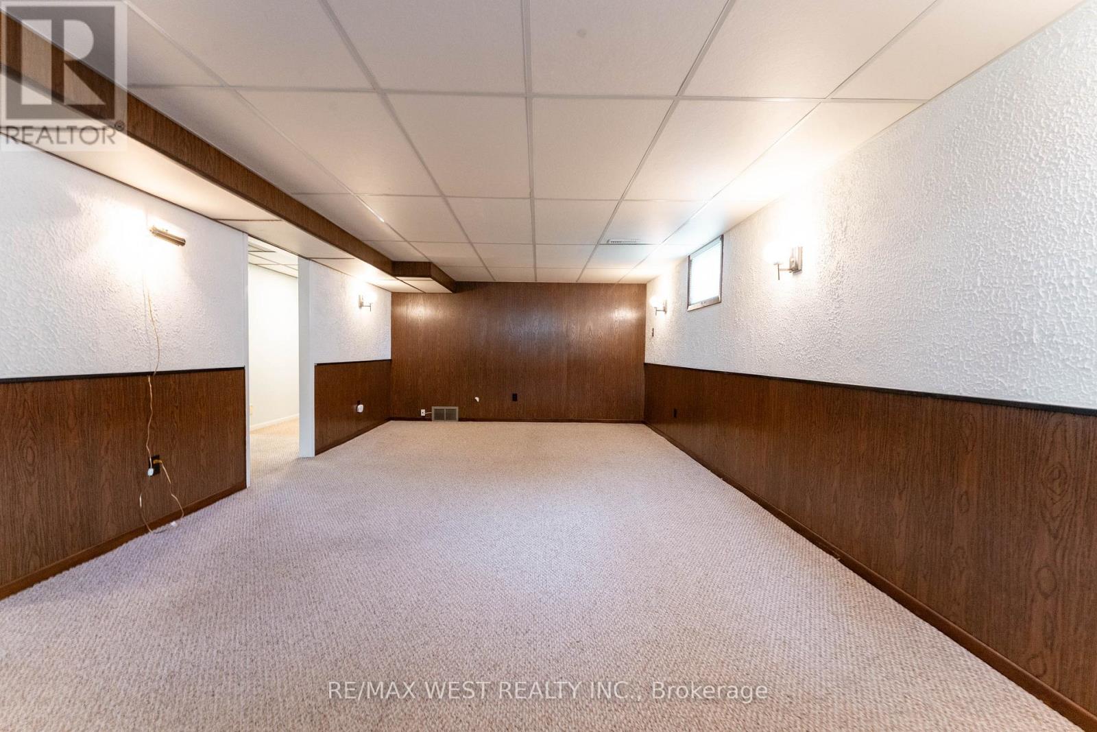203 LUPIN DRIVE - 32