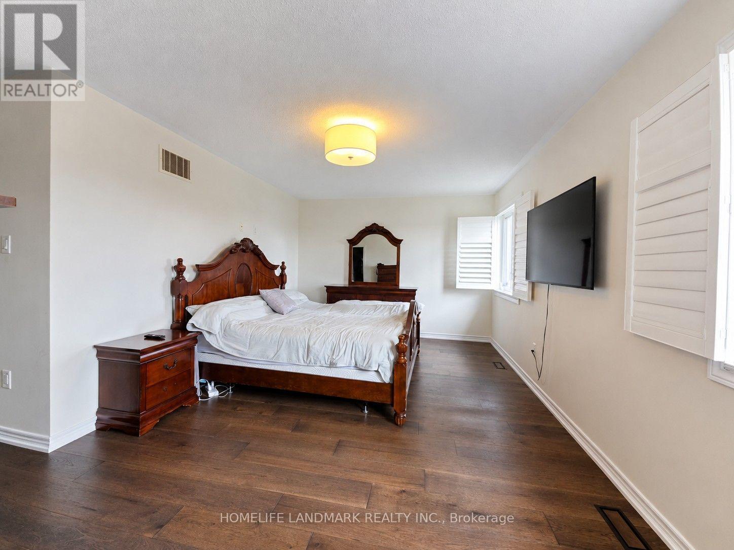 41 MANSARD DRIVE - 33