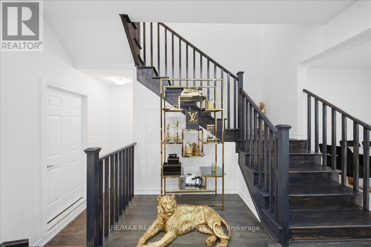 90 FERRAGINE CRESCENT - 11
