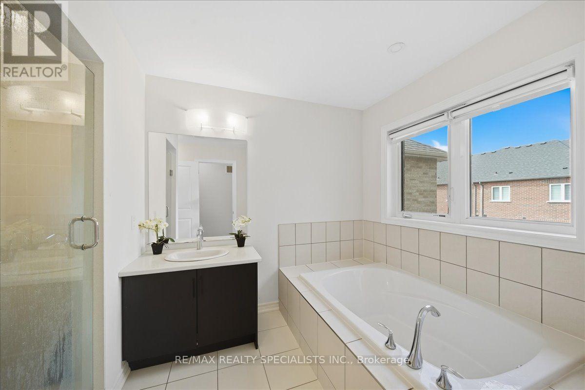 90 FERRAGINE CRESCENT - 34