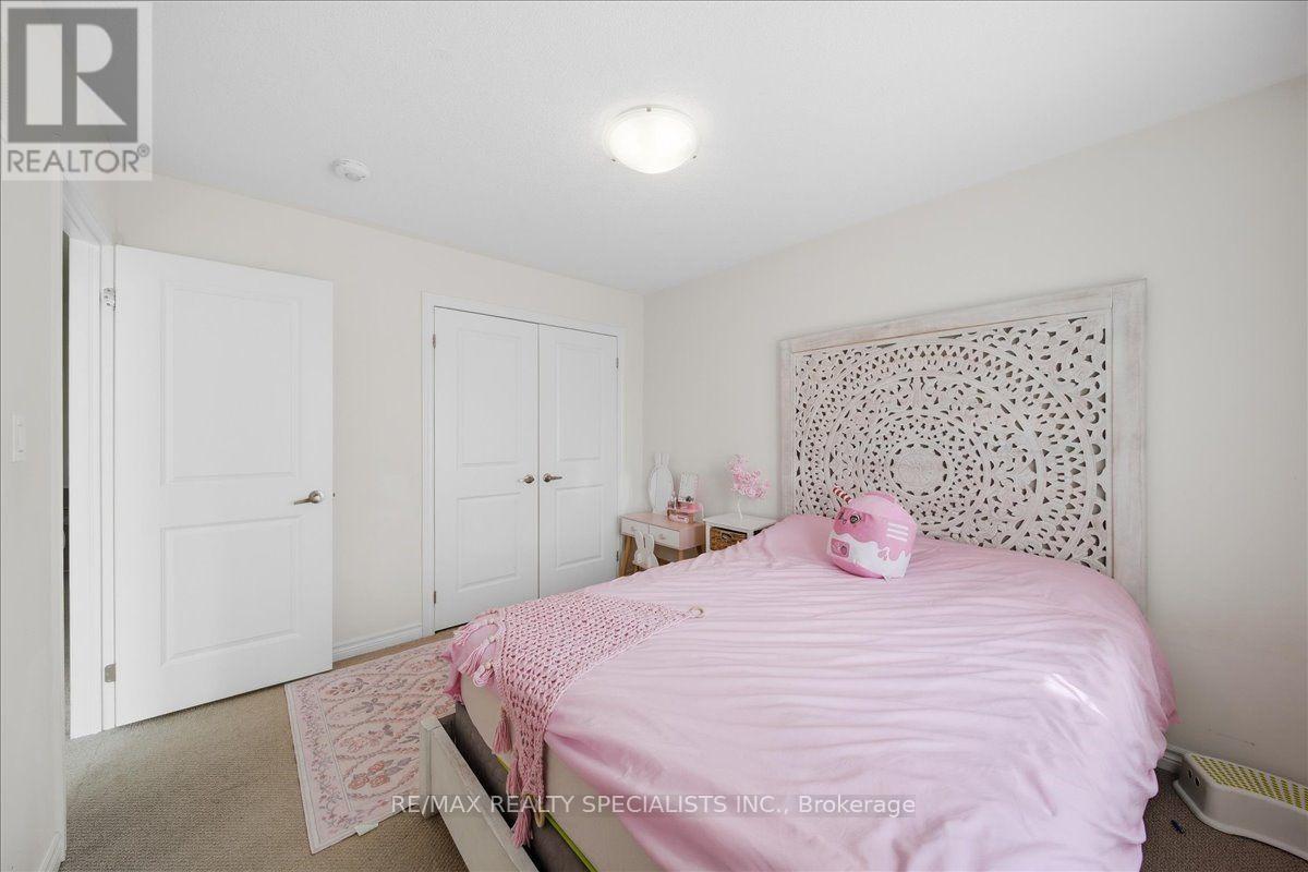 90 FERRAGINE CRESCENT - 42