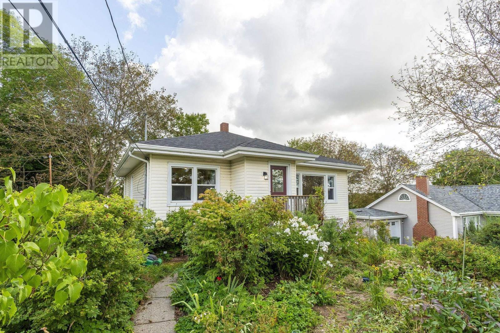 24 Crichton Park Road, Dartmouth, Nova Scotia, B3A2N8, Dartmouth, Nova Scotia — photo 4 of 5
