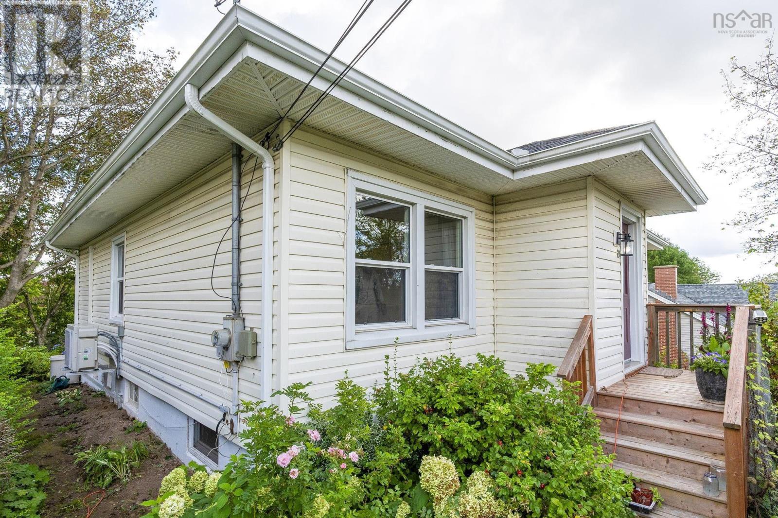 24 Crichton Park Road, Dartmouth, Nova Scotia, B3A2N8, Dartmouth, Nova Scotia — photo 3 of 5