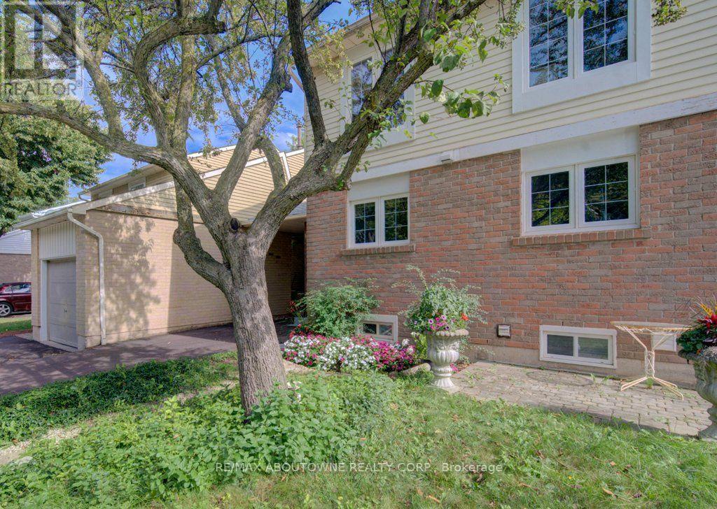 1012 ELIZABETH PLACE - 18