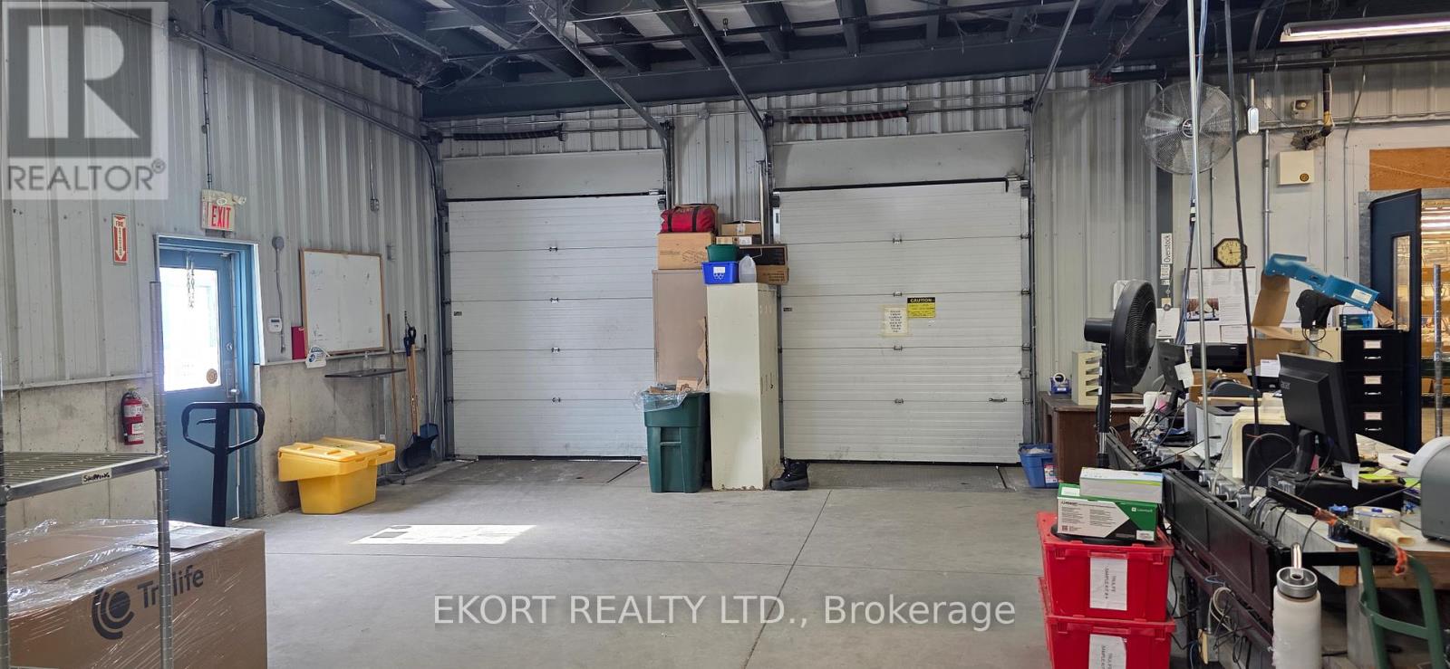 39 Davis Street East — photo 42