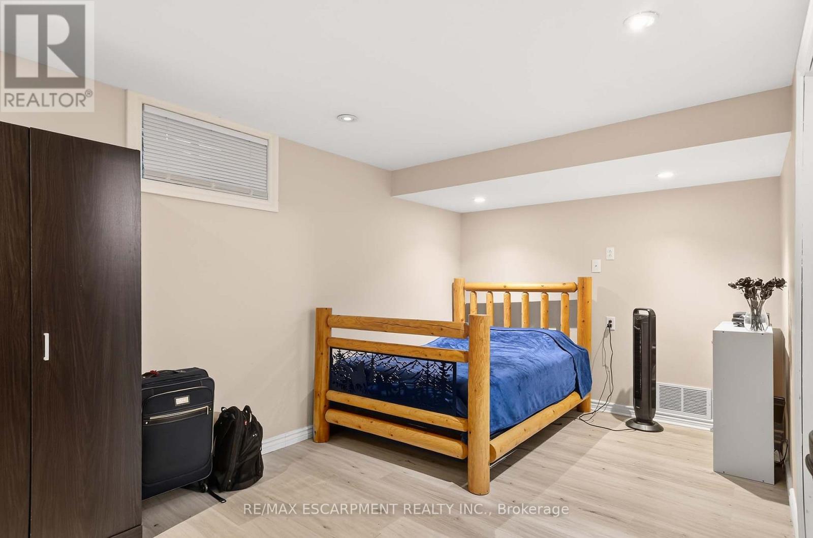 11 SIMON COURT - 34