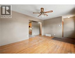 Den - 856 Forget Street, Regina, SK S4T4X4 Photo 9