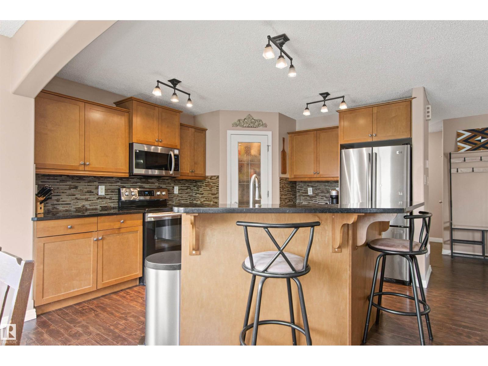 5214 205 ST NW - 11