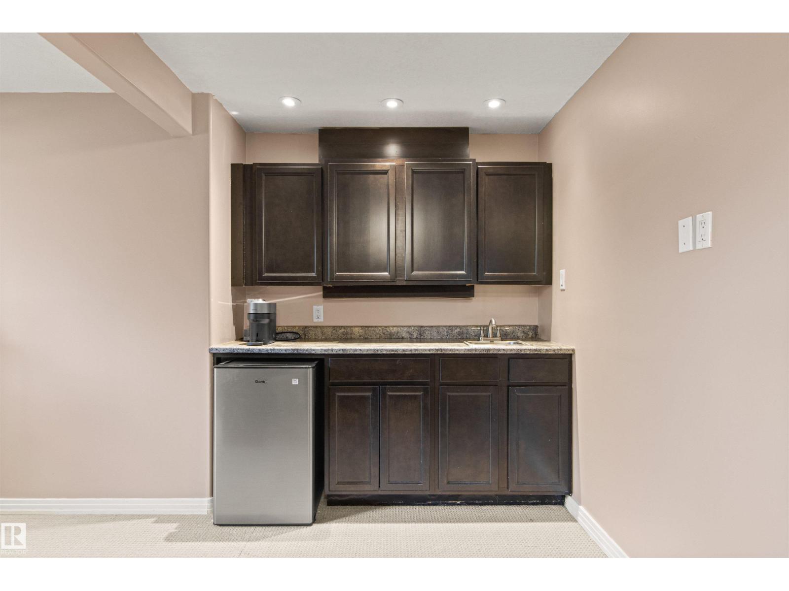 5214 205 ST NW - 52