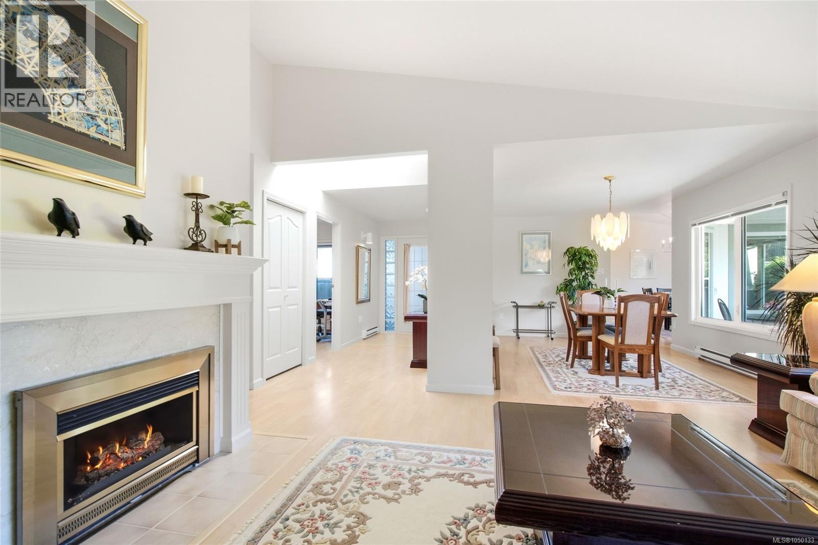 #24 639 Arbutus St - 13