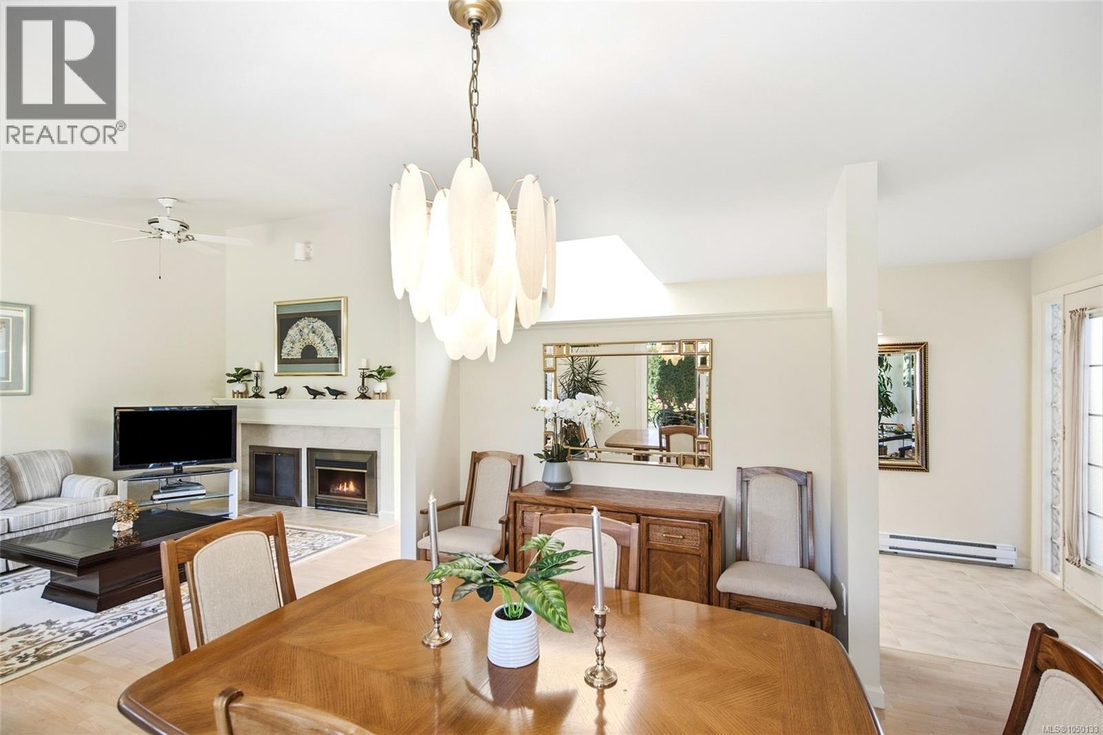 #24 639 Arbutus St - 15