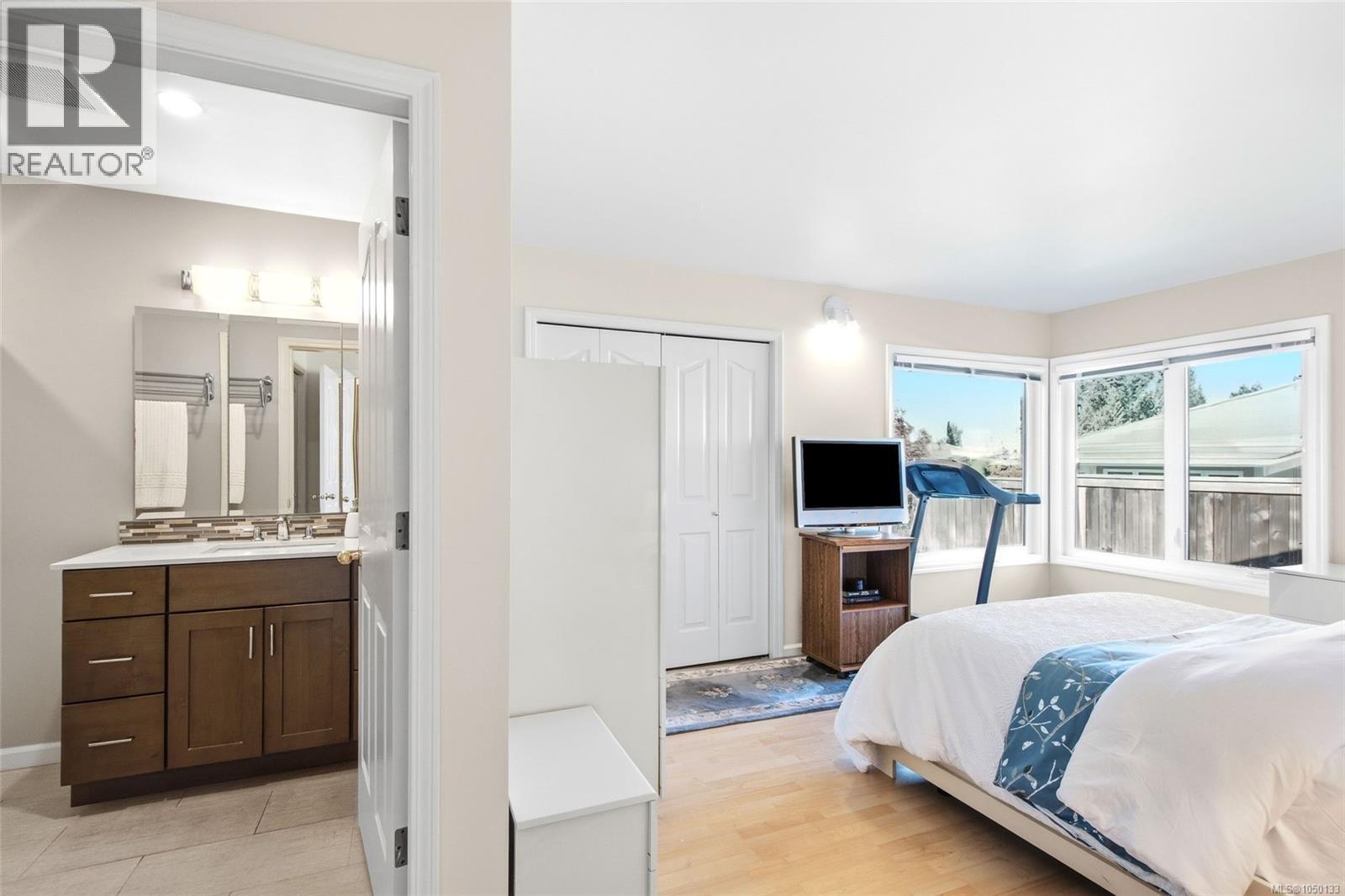 #24 639 Arbutus St - 19