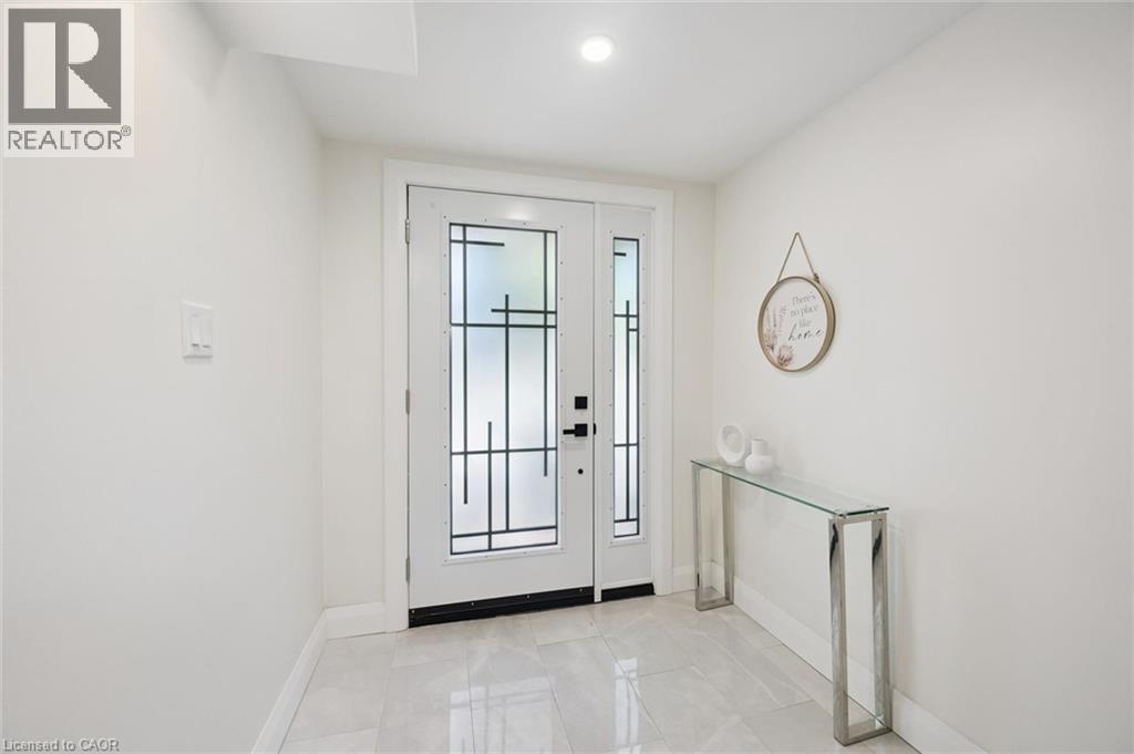 28 BORDEN Street - 6