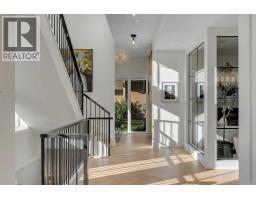 4pc Bathroom - 370 Capri Crescent Nw, Calgary, AB T2L1B2 Photo 15