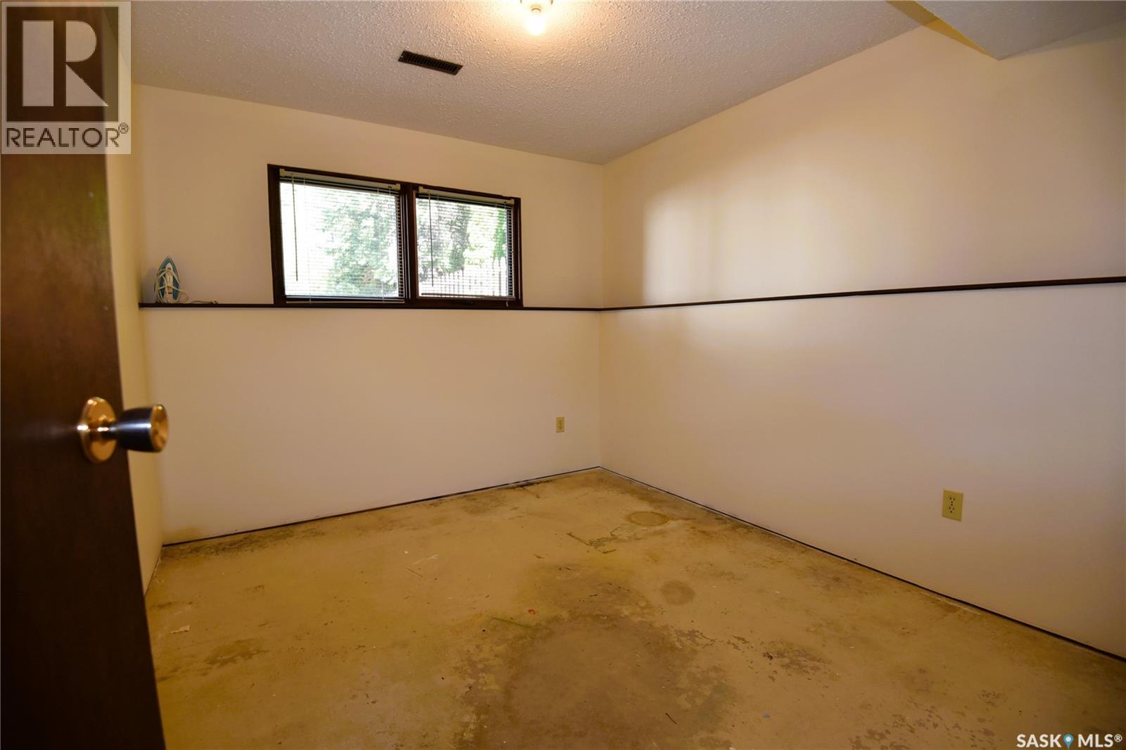 309 Watson CRESCENT - 33