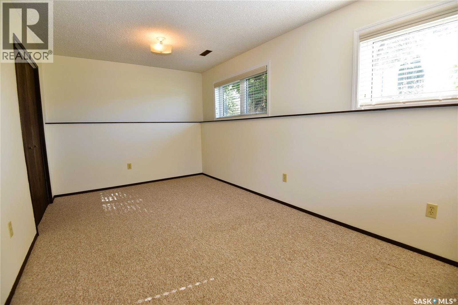 309 Watson CRESCENT - 30