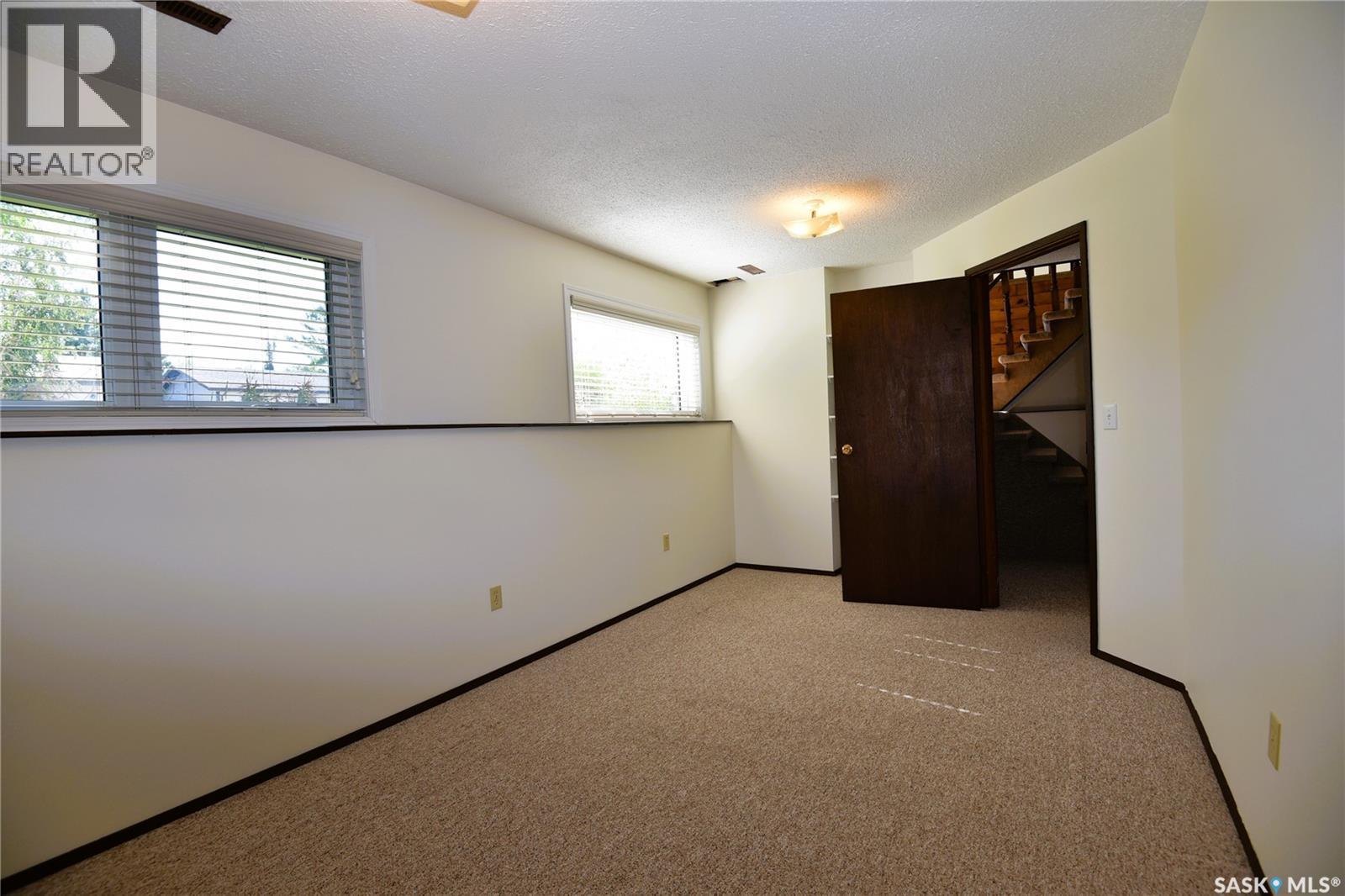 309 Watson CRESCENT - 31