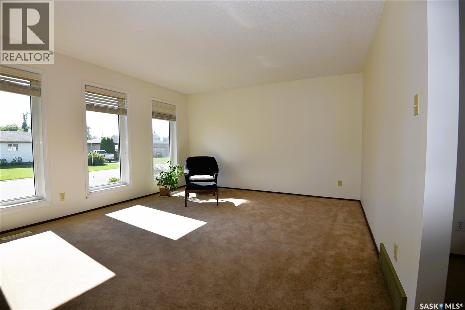 309 Watson CRESCENT - 4