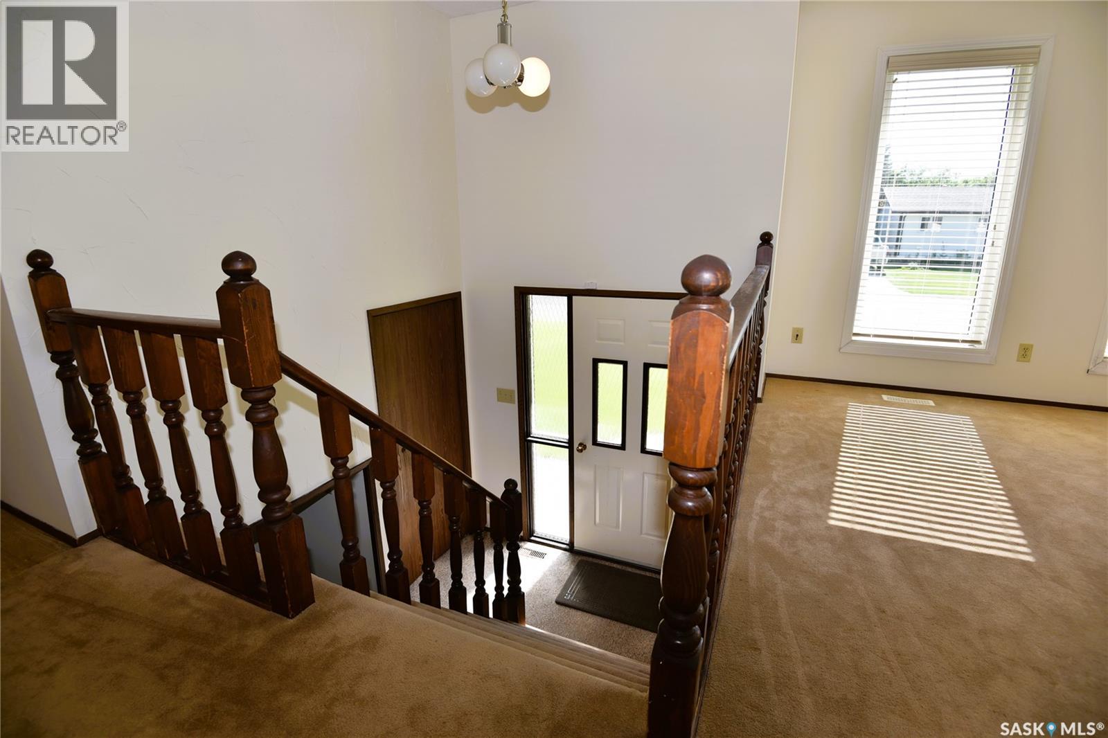 309 Watson CRESCENT - 3