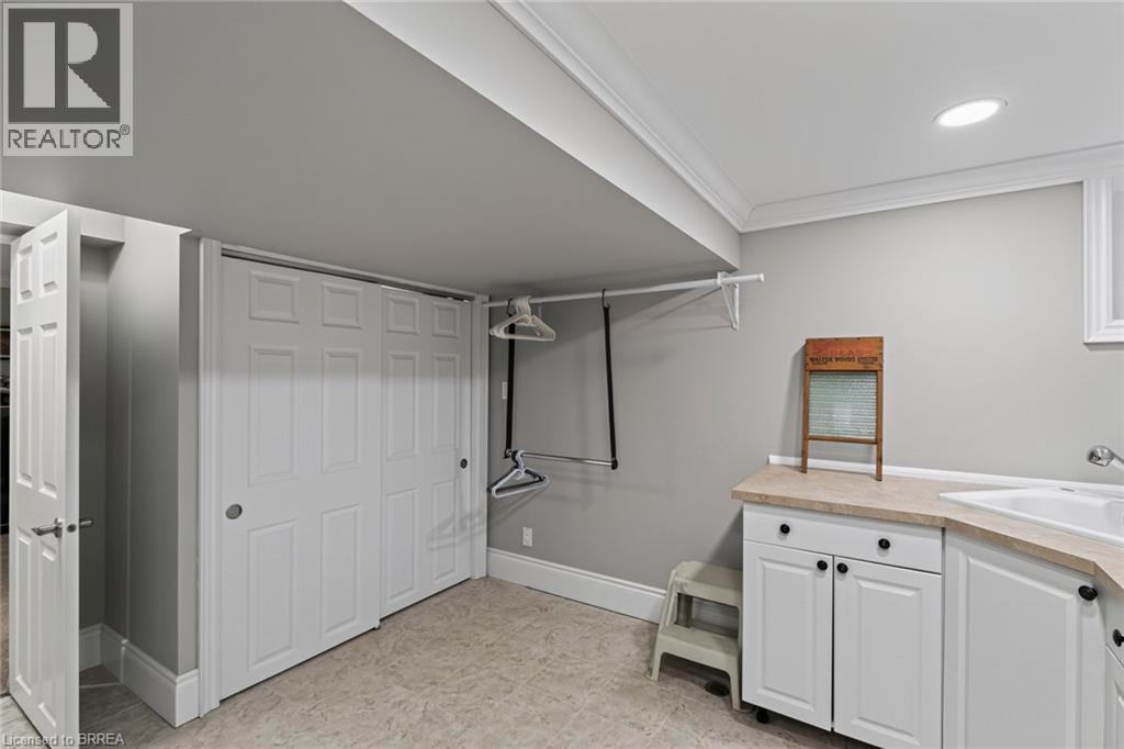 42 ROBINSON Avenue - Image 37
