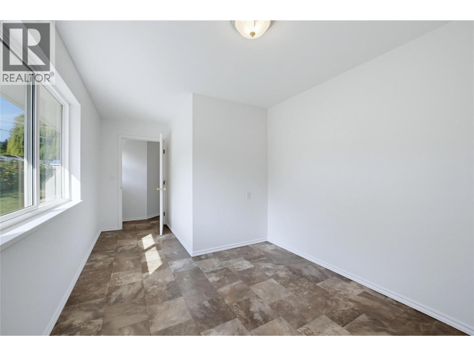 5080 70 Avenue NE - 23
