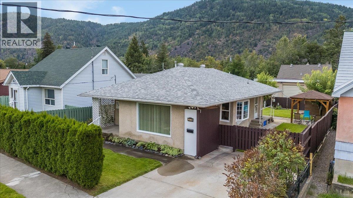 2038 Sixth Avenue - 1