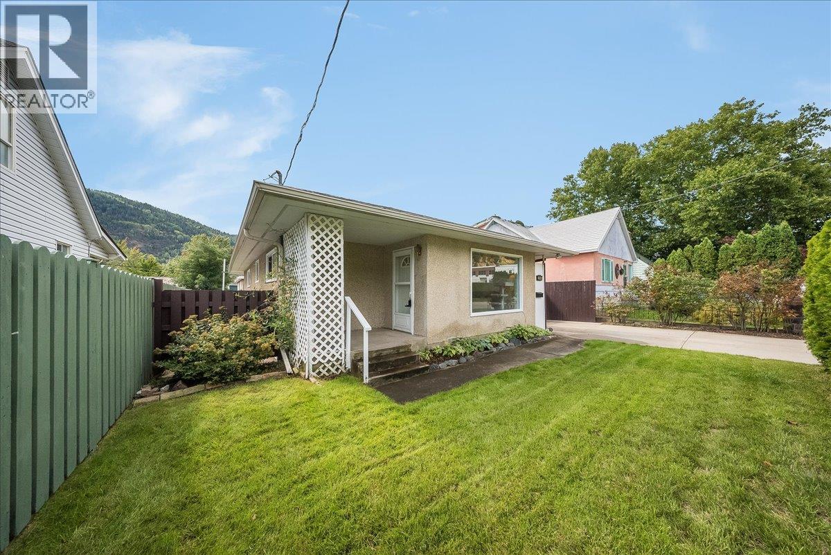 2038 Sixth Avenue - 31