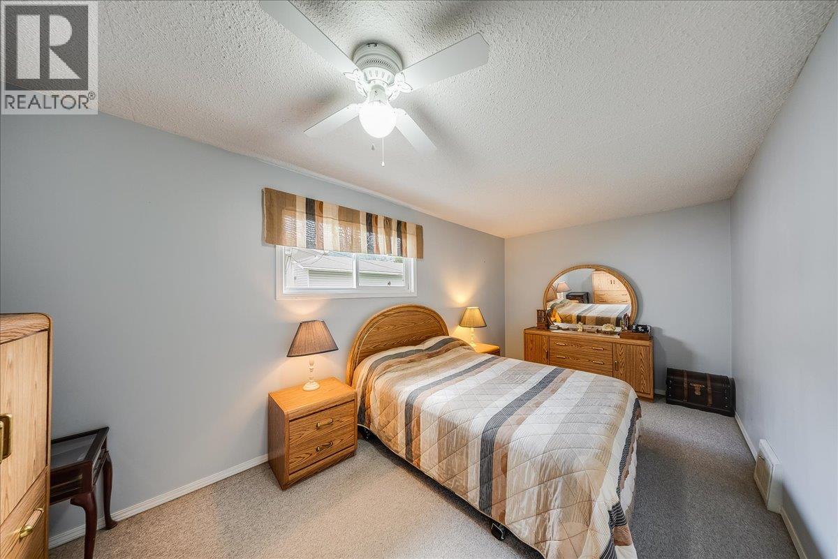 2038 Sixth Avenue - 17