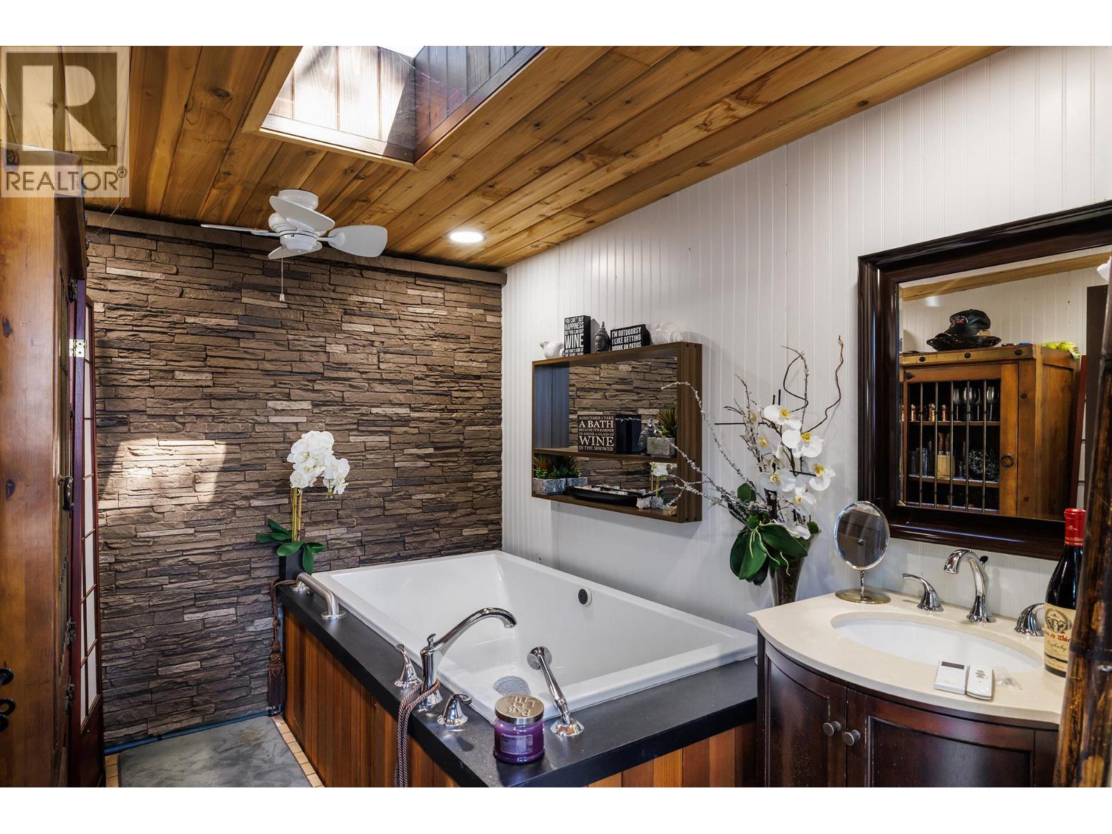  415 Commonwealth Road, Kelowna