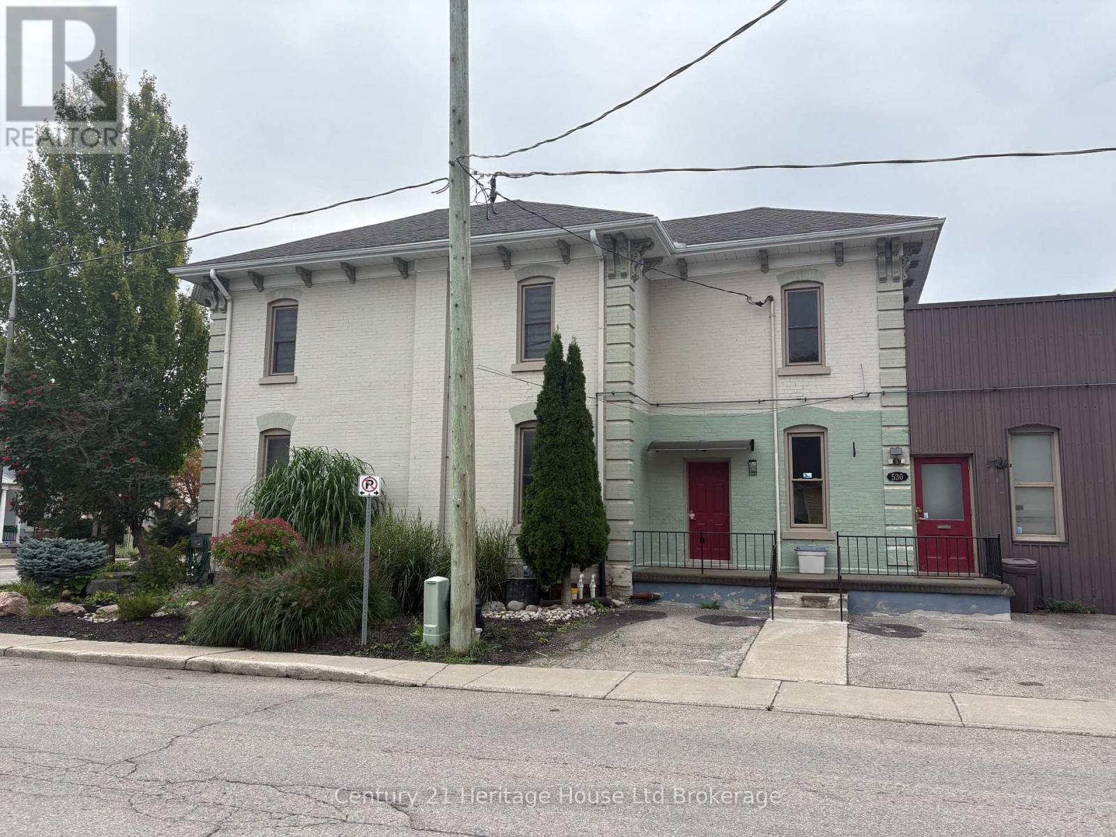 Property for lease at 21 WELLINGTON STREET N