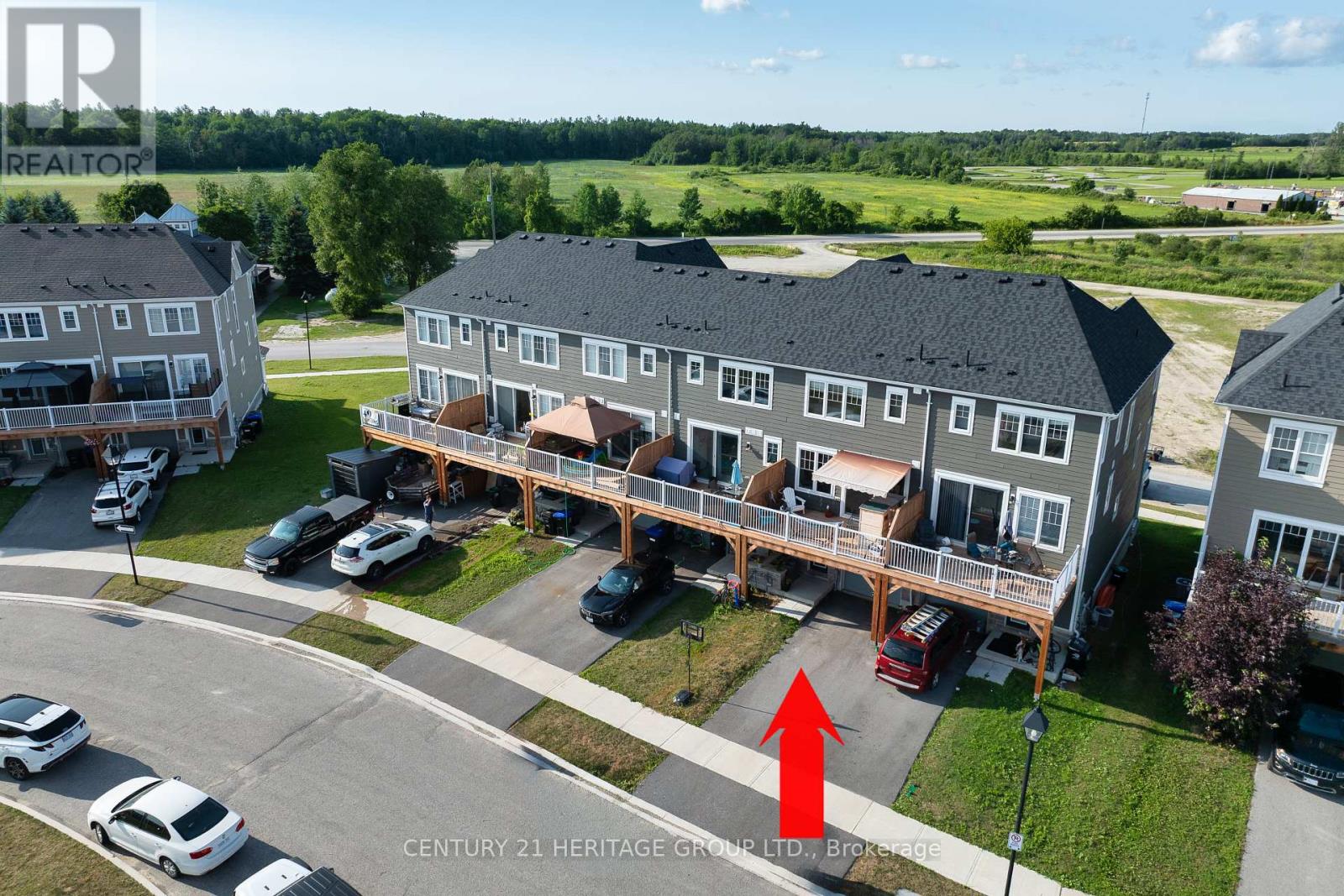57 Surf Drive, Wasaga Beach, Ontario, L9Z0J4, Wasaga Beach, Ontario — photo 2 of 5