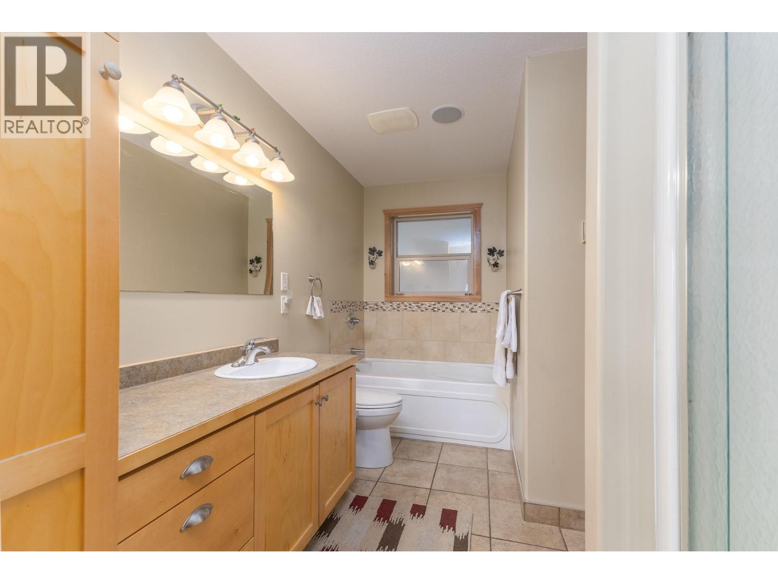  3572 Eagle Bay Road, Eagle Bay