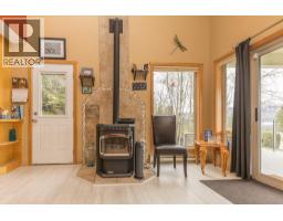 Foyer - 3572 Eagle Bay Road, Eagle Bay, BC V0E1T0 Photo 11
