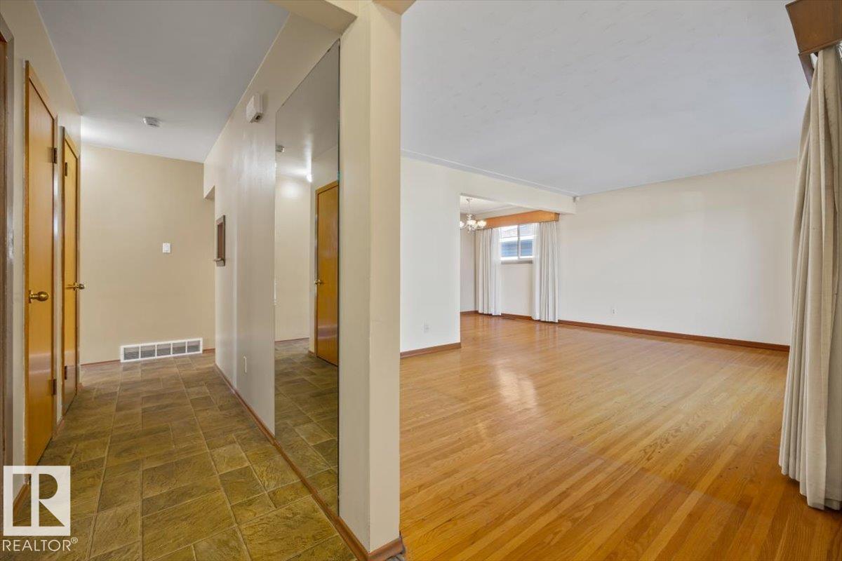 6003 95 Av NW photo 3 — MLS® E4509421