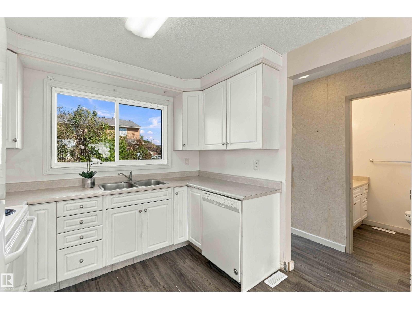 17351 85 AV NW - 10
