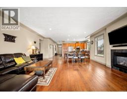 Library - 570 Spitfire Dr, Comox, BC V9M0A1 Photo 8