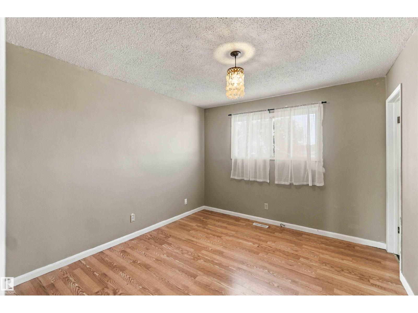 5436 51 ST - 25