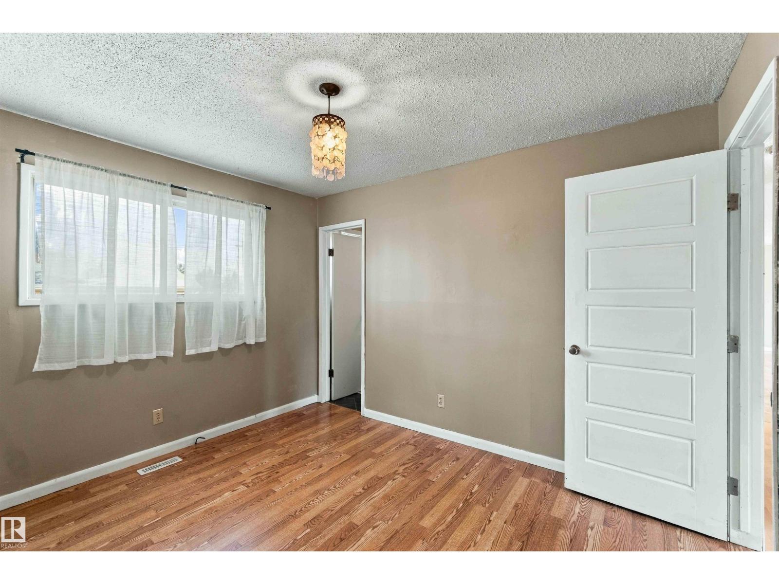 5436 51 ST - 26