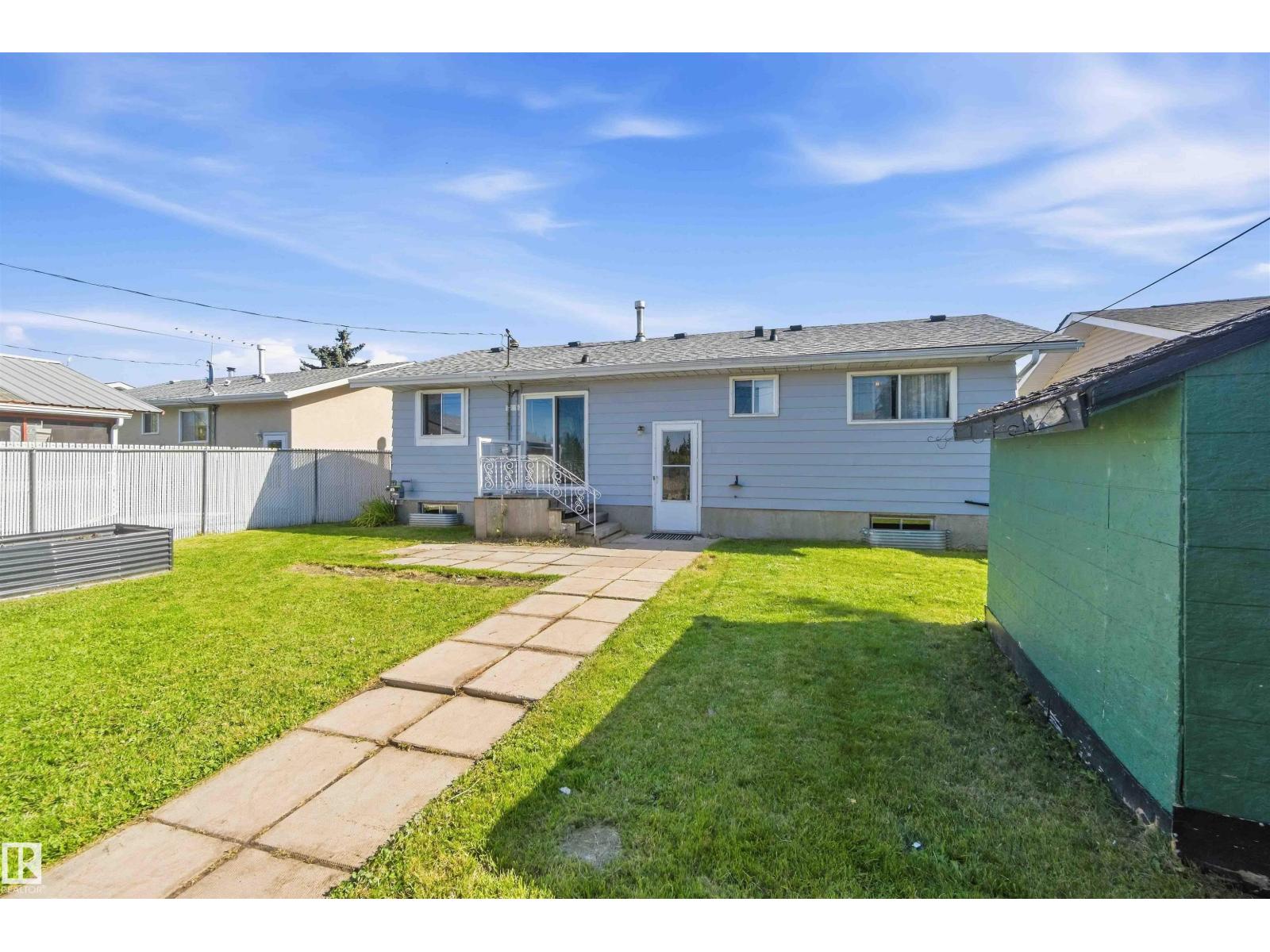 5436 51 ST - 38