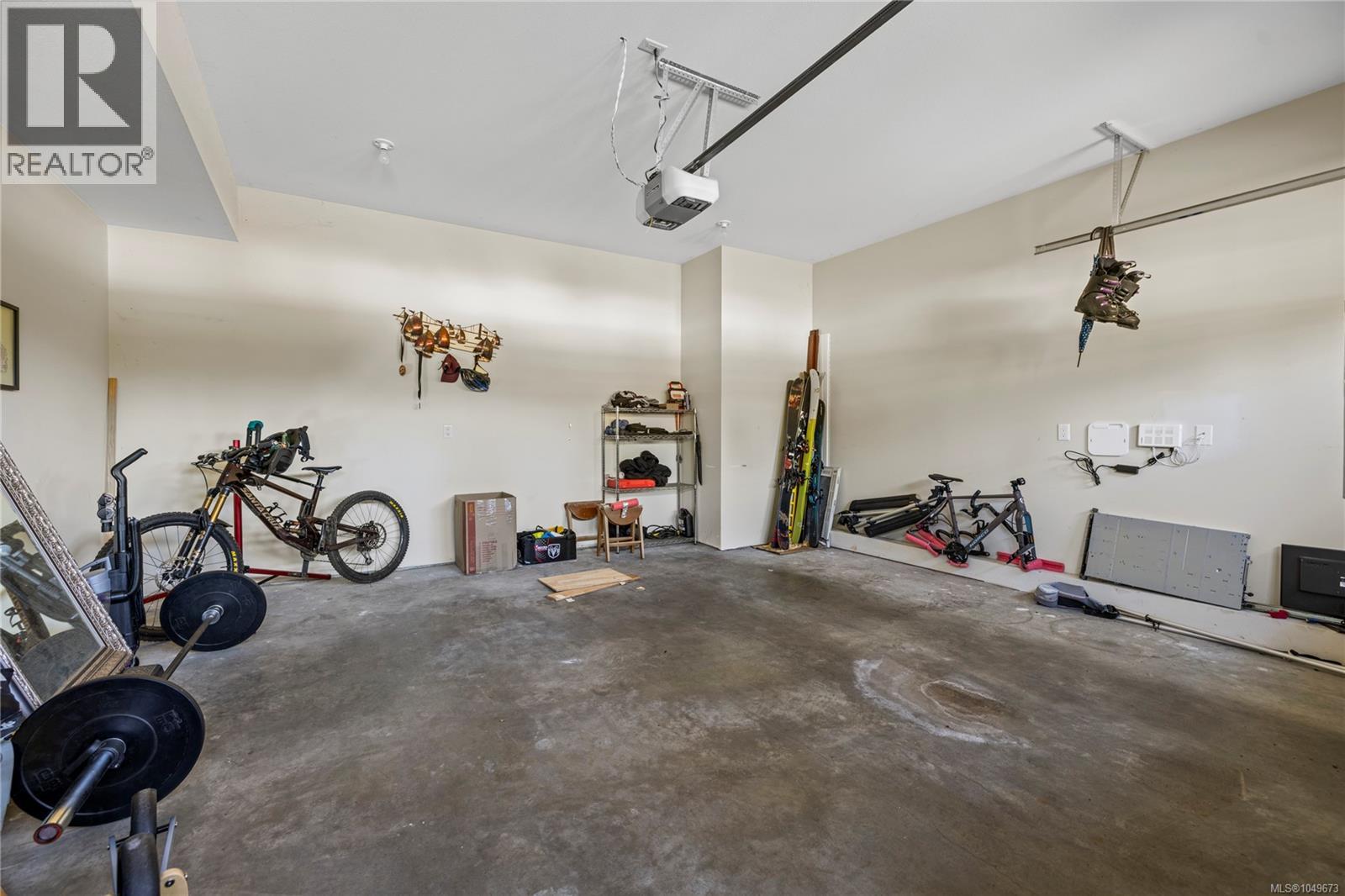 5702 Amsterdam Cres - Image 32