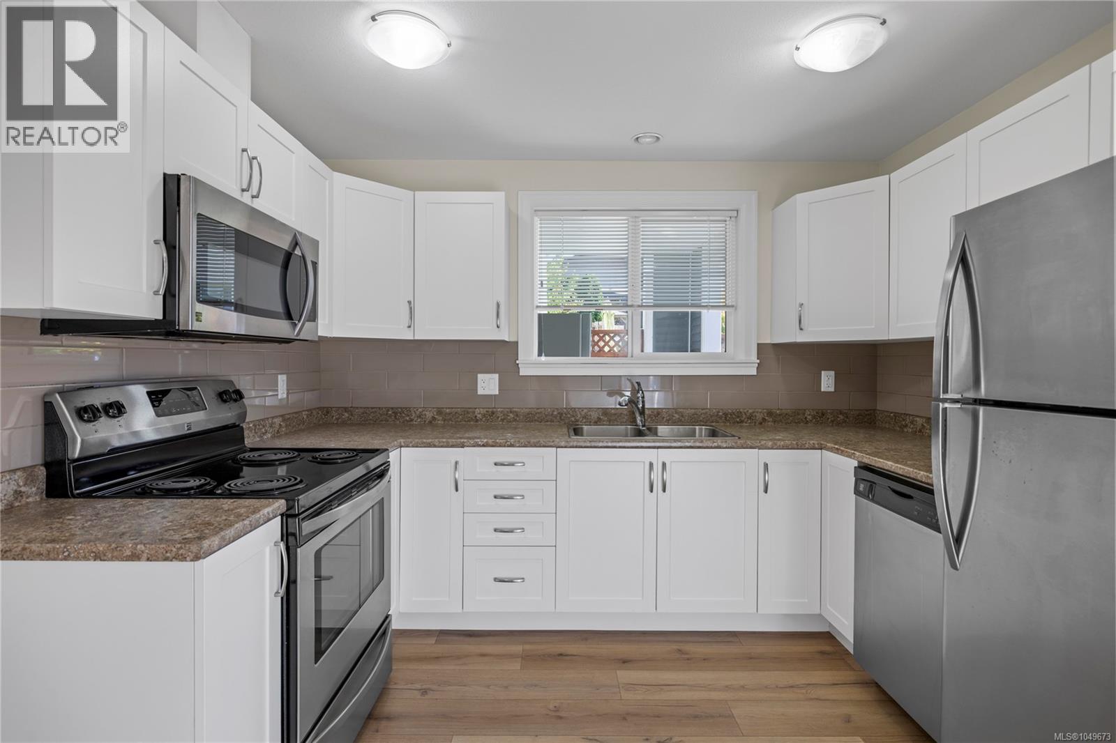 5702 Amsterdam Cres - Image 44