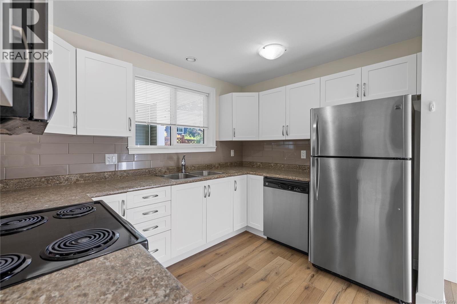 5702 Amsterdam Cres - Image 45