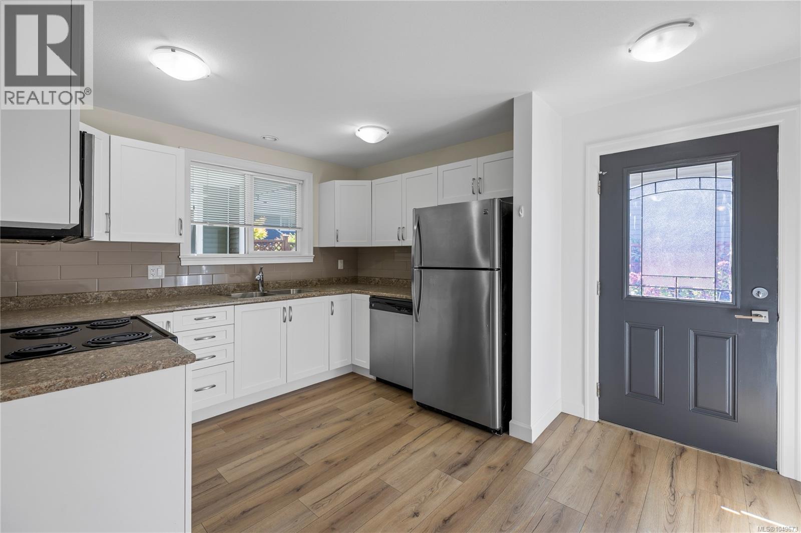 5702 Amsterdam Cres - Image 46