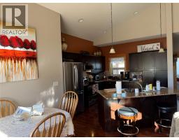 Kitchen - 225 Boulder Creek N, Cranbrook, BC V1C0B4 Photo 8