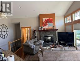 225 Boulder Creek N, Cranbrook, BC V1C0B4 Photo 12