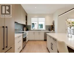 Ensuite - 2 1514 Foul Bay Rd, Victoria, BC V8R4Z9 Photo 7